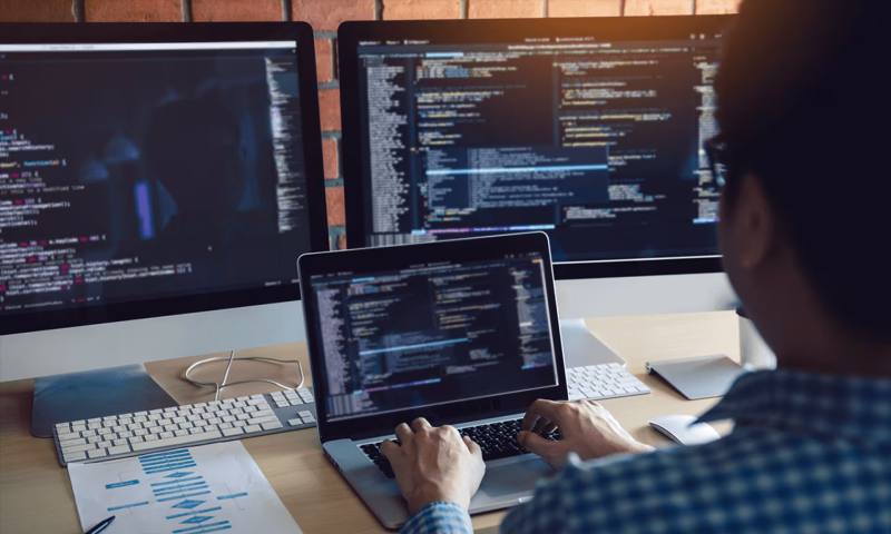 数据科学选型:R与Python如何赋能淄博网站建设?